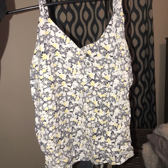 🌼2 for 30🌼a floral tank! - Picture 3 of 3